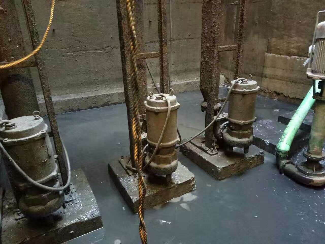 慈利污水池清理