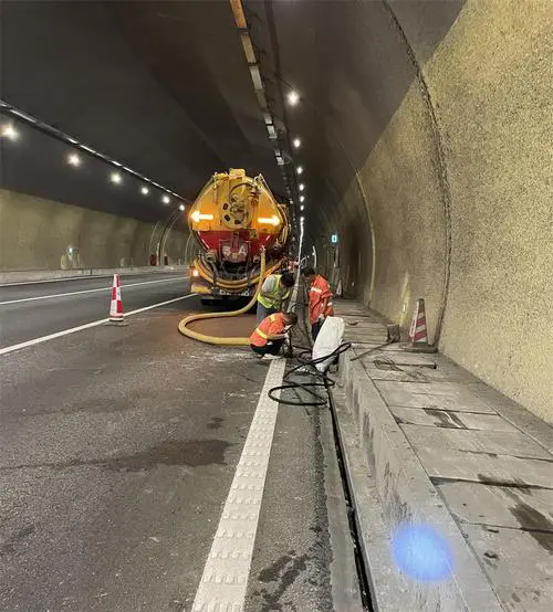 慈利隧道排水渠清淤